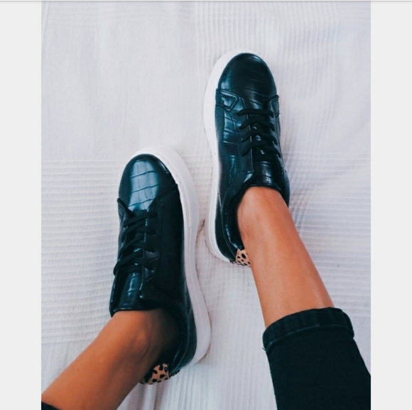 🚨Leopard Sneaker collection// black lace up - Picture 4 of 8